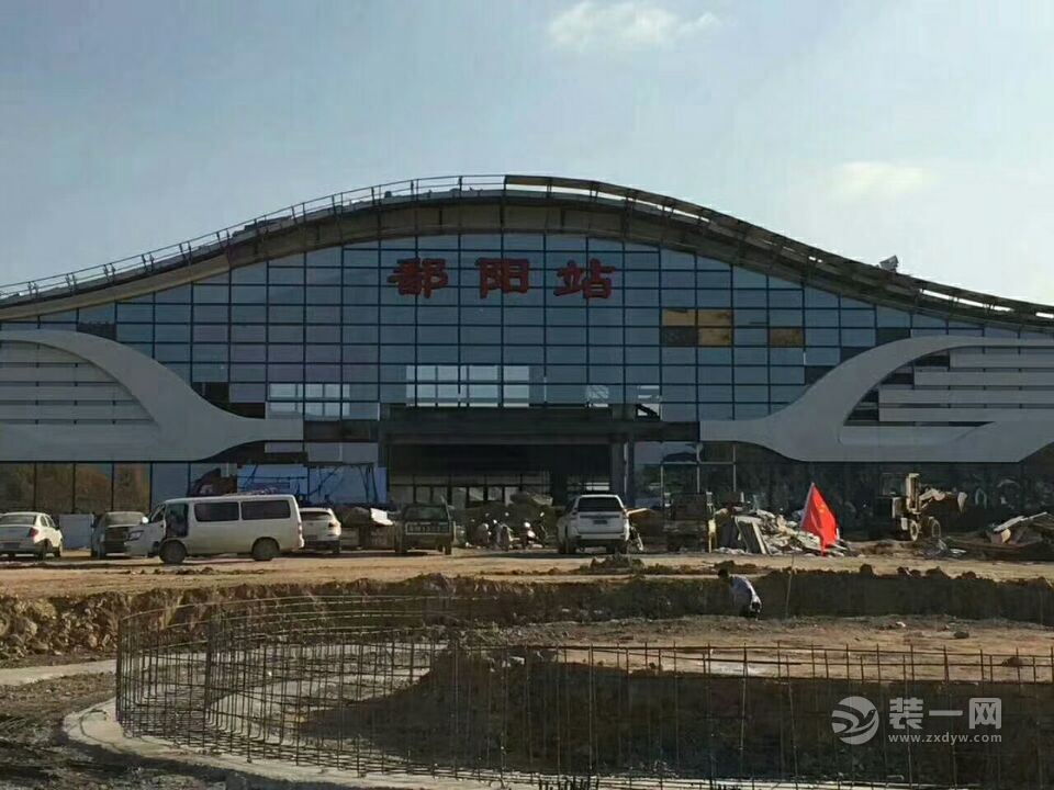 装一网 鄱阳站 本地资讯 让160万鄱阳人民坐上了"幸福快车"前进!